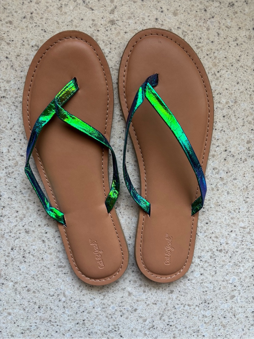 Cat & Jack Kids Sandals Iridescent Green Flip Flops in Size Large 4/5 LIKE NEW - Picture 2 of 6